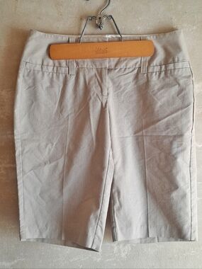 518a. tan vintage Maurices pinstripe low rise y2k office bermuda shorts, 3/4